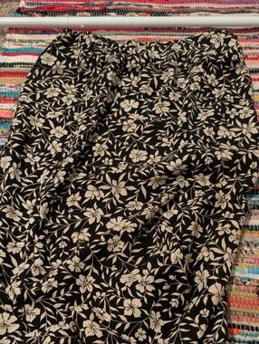 Hillard & Hanson Black and Cream Floral Maxi Skirt